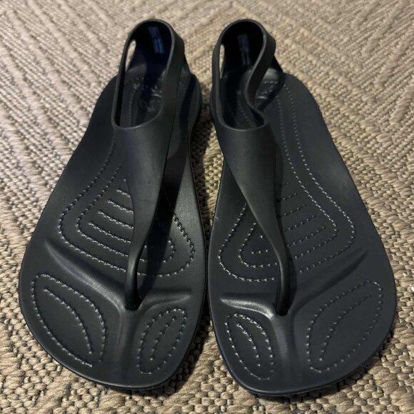 Crocs Serena Sexi Black Thong Flat Sandal Waterproof Comfort Casual Beach Size 5 - Picture 1 of 9